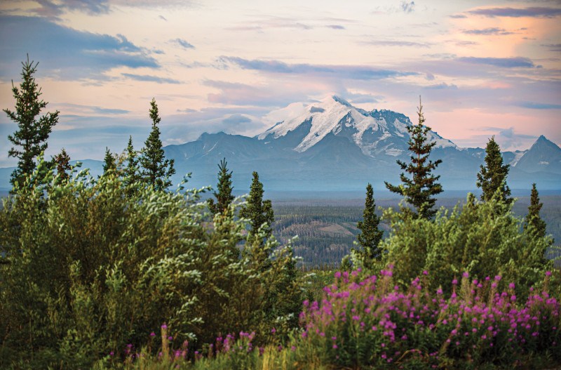 image of Alaskan mountain range 