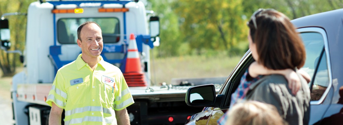image of AAA tow truck driver getting ready to tow vehicle