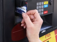 image-of-person-paying-at-gas-pump-with-card