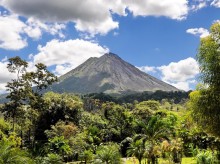 image of volcano in Costa Rica